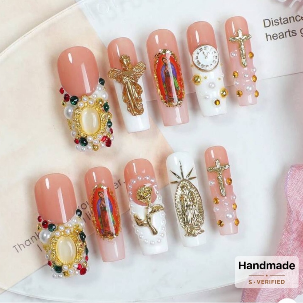 Nail Art Set with Gold and White Accents